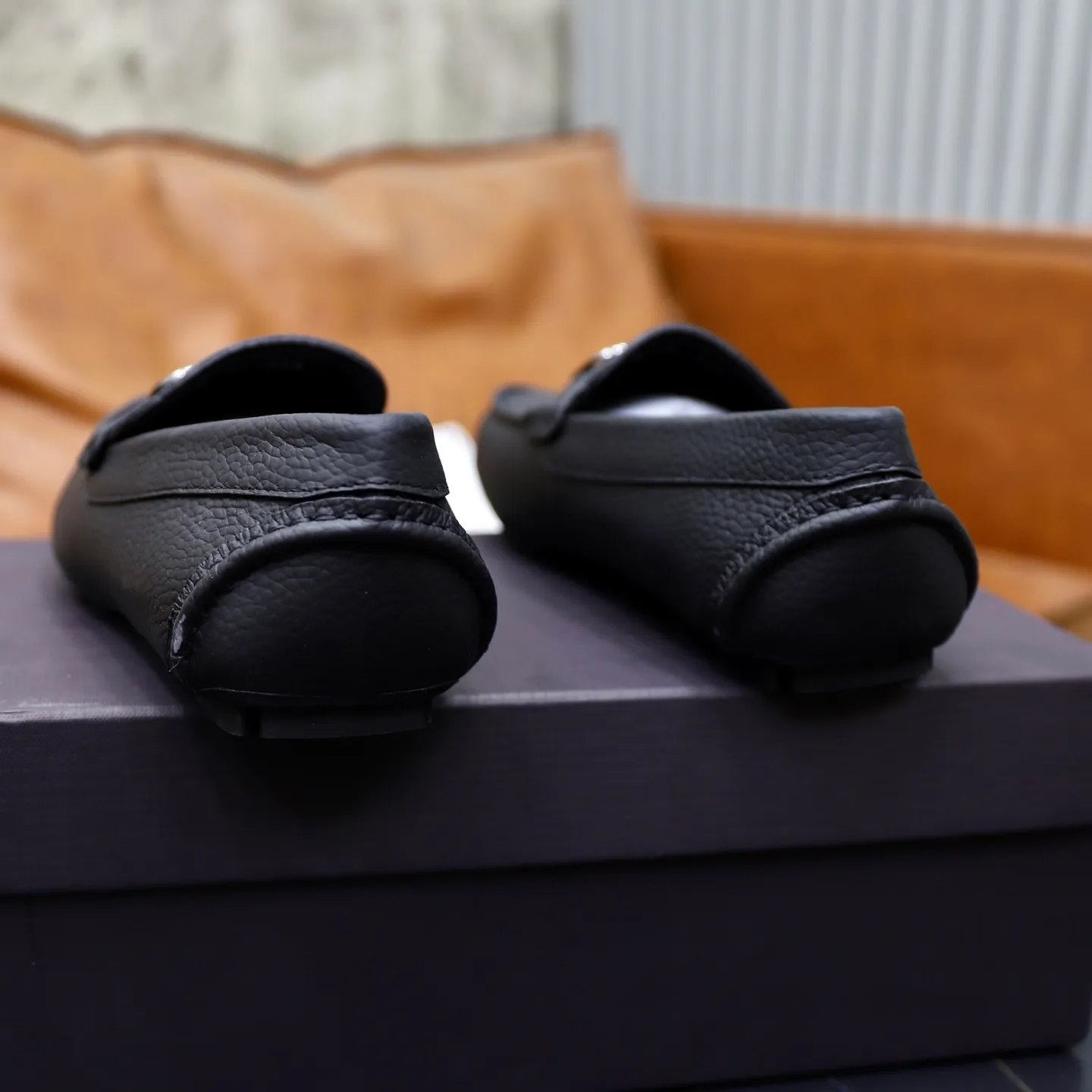 Men's shoes: 640💰VALENTINO, made of imported cowhide with imported water-dyed cow lining, iconic hardware and iconic wear-resistant outsole. 38-45 (customized at 45) VALENTINO packaging All orders enjoy the brand’s iconic product packaging